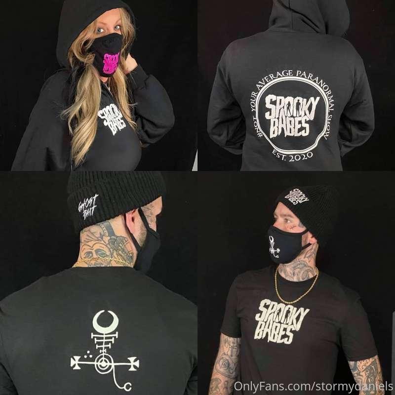 SPOOKY BABES MERCH! 
Heavy Zip Up Hoodie $50
Spooky Babes t-..