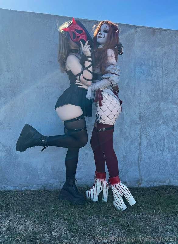 Happy Halloween from your fav slasher egirls 🖤🔪
