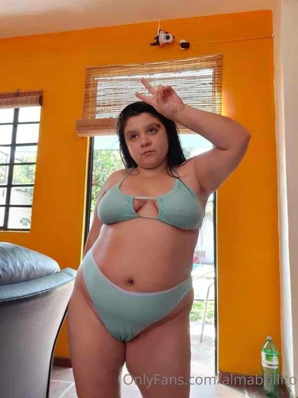 Fresh out of the swimingpool 😏
Too wet 💦💦💦 and very horny 🔥🔥..