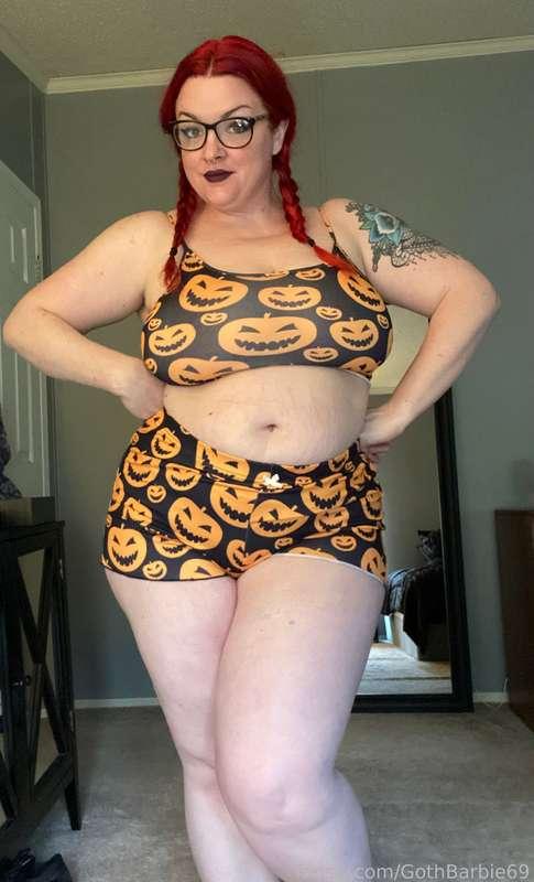 Good morning!!! Another new pajama set! I love this set so much…Halloween is my absolute favorite holiday. 🎃 👻 🖤 #halloween #goodmorning #pigtails #glasses #pale #paleskin #redhead #redhair #gothgirl #goth #altgirl #alt #milf #mommy #married #mature #thick #chubby #curvy #curves #bigtits #bigboobs #tits #boobs #bbw #pawg #gfe #girlfriend #free #legs #horny #fyp #ass #booty 