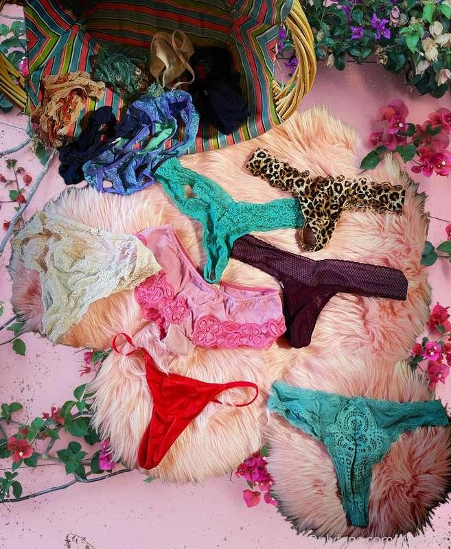 *You can buy my Panties!* 💕
Worn (2 days) - $75
"Played" - I..