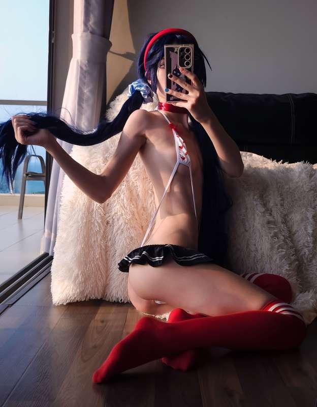 Hey everyone!  
Continuing with the Mita cosplay, but I think I'll do something new and send you different photos :3  
My energy is still going strong and my mood is great. I love days like this.  
I still need to finish cleaning the apartment, as there's the countertop in the bathroom left, I need to go through my clothes and costumes in the closet, and clean up my desk. Then everything will be perfectly tidy.  
With cleanliness, even your thoughts feel different.  
My back and wrists hurt after yesterday, as I was scrubbing stains from the white surfaces in the kitchen where I usually cook, but it’s actually a pleasant kind of pain.  
Hope everything is good with you too!