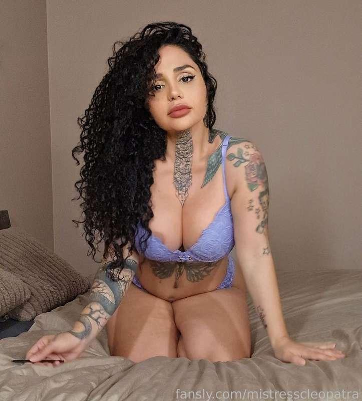 Think you can turn me on with your words? Let’s try. 😈