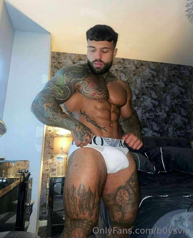 🇺🇸 New model! 🤩 He is @handsometroyxxl, what do you think of..