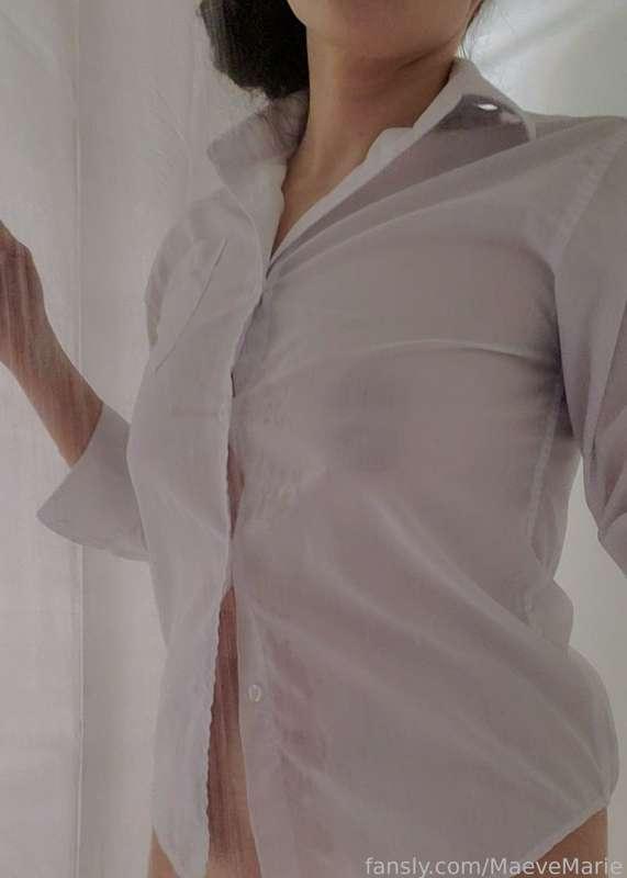 Just some wet-clothes fun! White blouse soaked in the shower. I'm such a tease 💋 
#shower #wet #wetclothes #tits #sexy #mombod #slimthick 