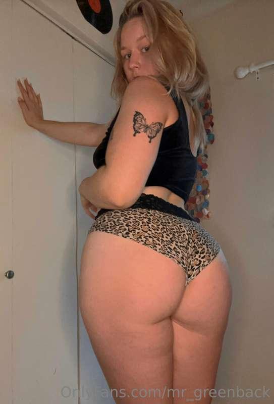 🥵@snowbaby555 is NEW to OF!👅 This curvy blonde SLUT loves to..