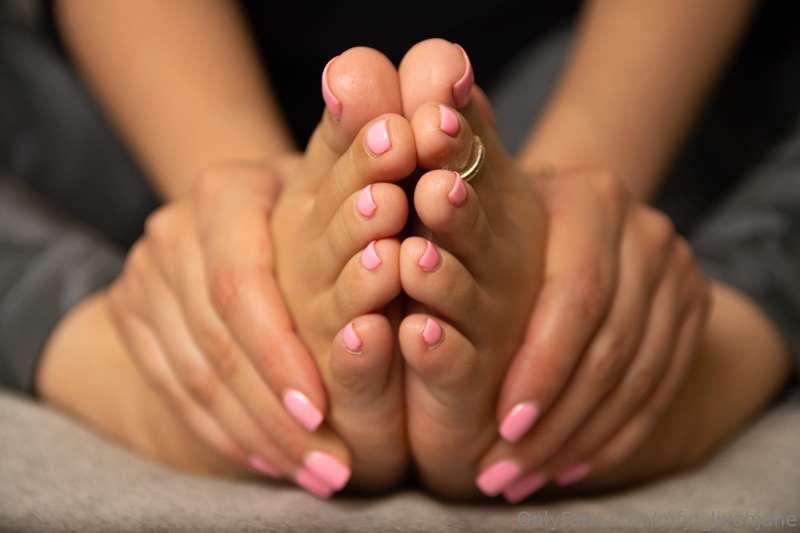 When both her hands & feet are pretty!