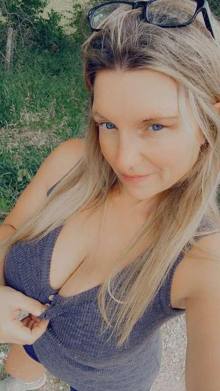 we all need to go for a walk one day to relax, do you do it?