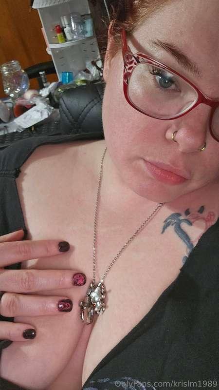 Rocking the short nails for a little while 😇