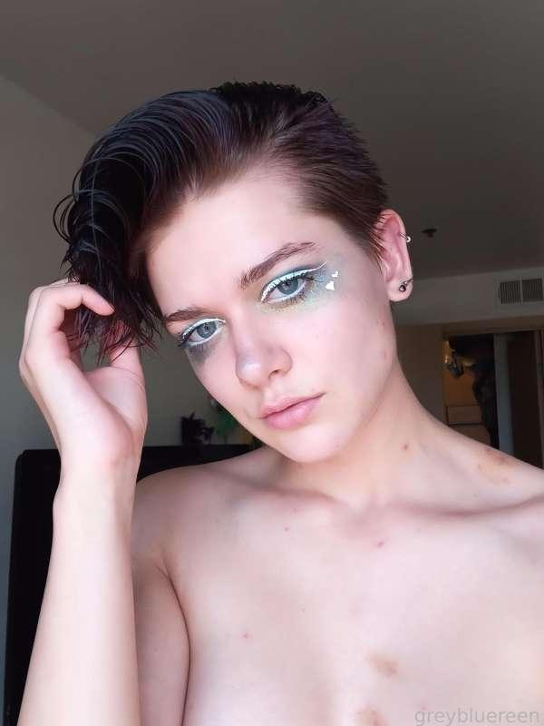 greybluegreen image #2