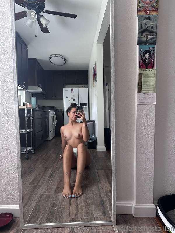 First feet pics in my new house🥰