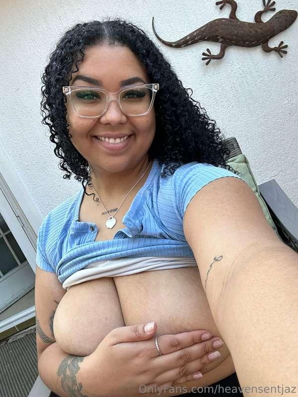 Swipe ➡️ for big titties 🩵