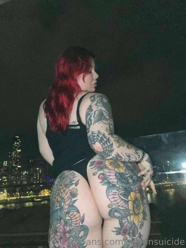 Bend me over the balcony & fuck me while enjoying the view? ..