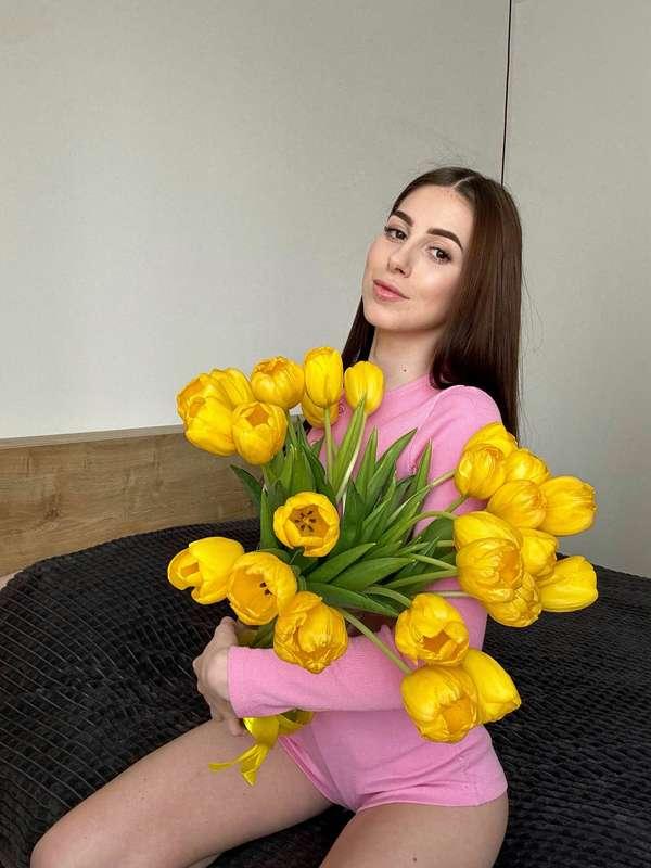 Yellow tulips are a symbol of freshness, joy and spring.😍💐 T..