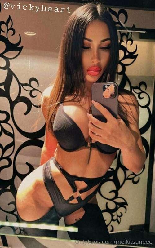 I have a pierced pussy‼️😈 @VICKYHEART now I touch it and I g..