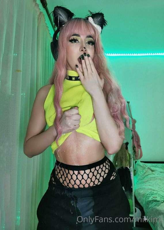 Oops I am so wet!!! 💦💦
Do you want to know what happened?