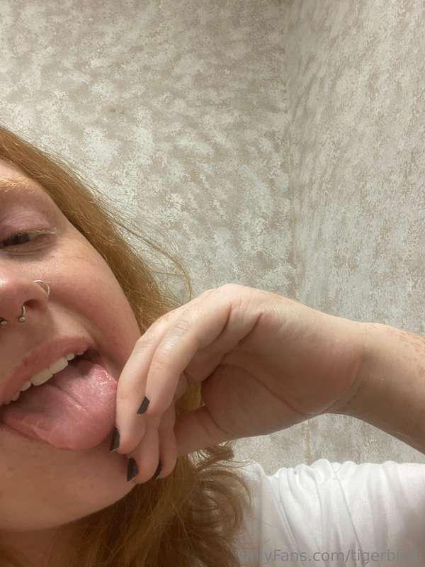 New video going live, tonight on my mainCumming on this bath..