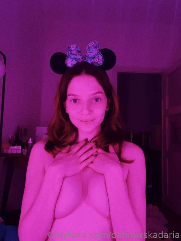 Are you ready for this cute happy Minnie Mouse set? 💖😈🎀