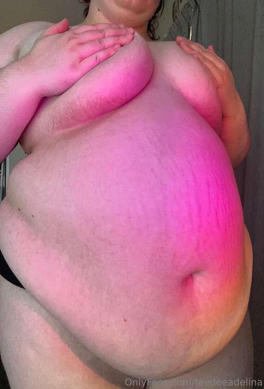 sometimes i forget just how big my belly is.. 😳