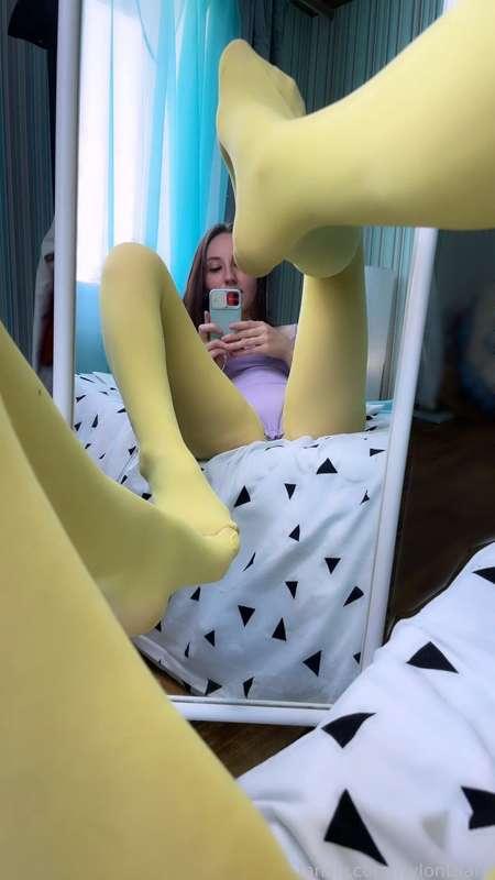 Feet or cameltoe? 😏

#tights #pantyhose #feet #fyp #cameltoe #selfie #mirror #foot #tease #pussy