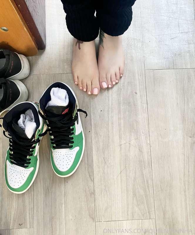 I forgot my pilates socks, I don't like to step on the floor..