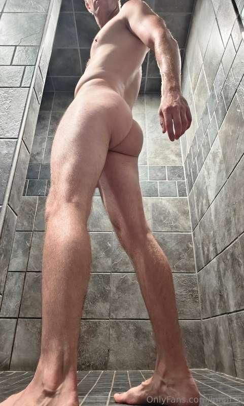 This hump day was brought to you by gym shower 😎 the place w..