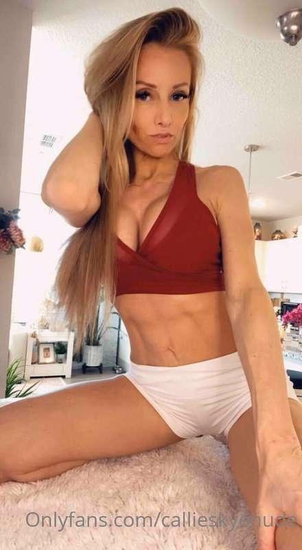 🎥: 🧘🏼‍♀️🫰🏻 Yoga Wear Finger Bang 🧘🏼‍♀️🫰🏻Let me strip off my ..