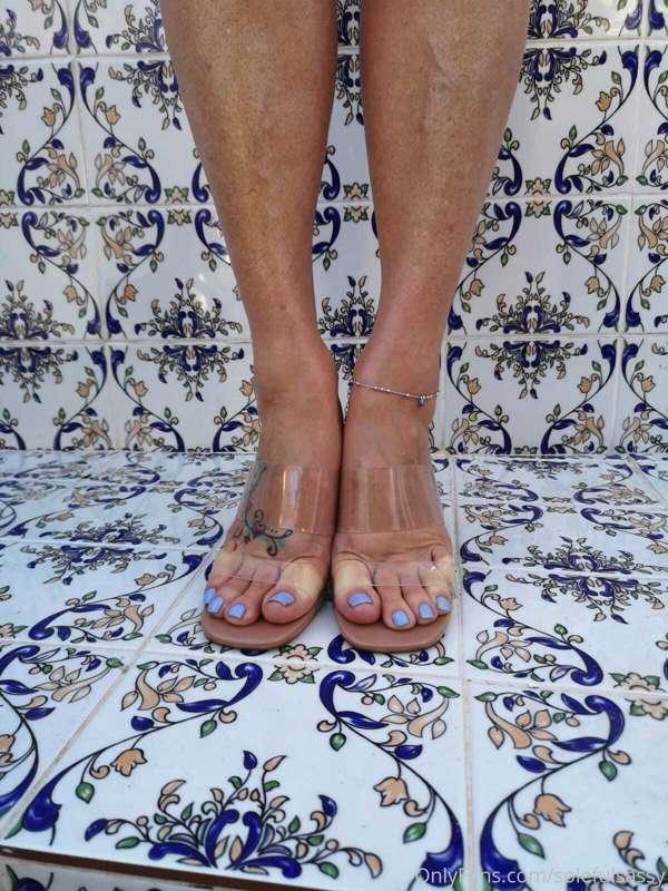 Mmm I'm loving these sexy shoes ♥️👣♥️