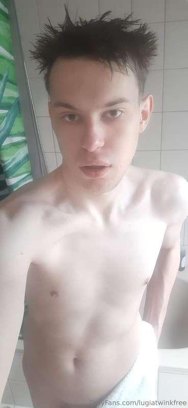 Wanna shower with me? 🧼💦🥵

Tip if you like and support me! 💖..