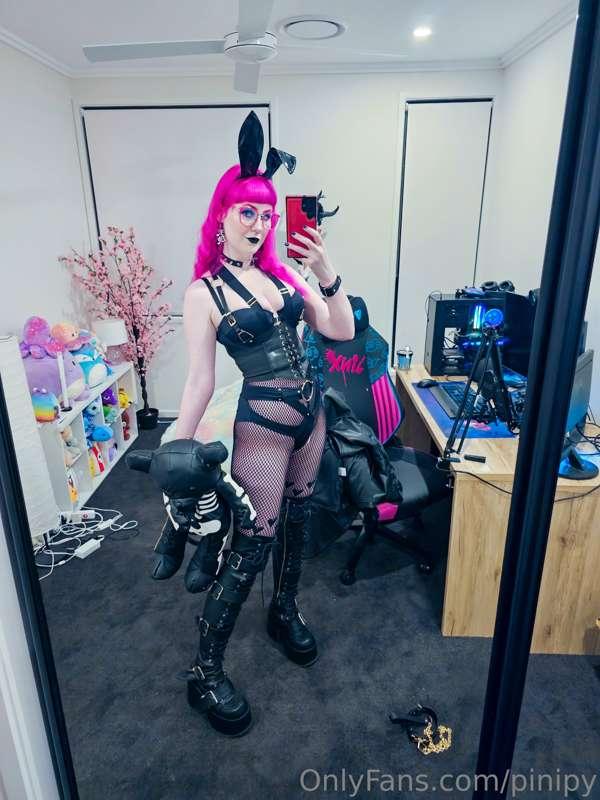 Here was one of my outfits for sexpo/lovex!!!!

I had the te..