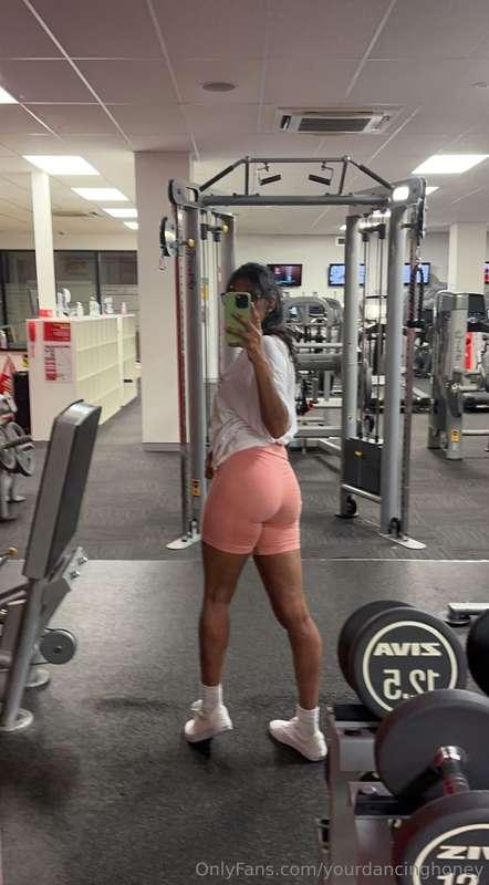 Working hard to look good for you 🍑😈