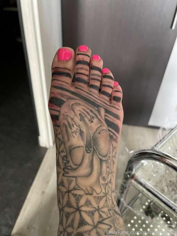 Finally tatted my other feet complete ... this shit hurts !!..