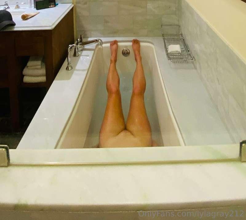 Bath time views 🛁 Wanna join 😉