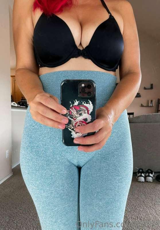 little pre workout pic😘