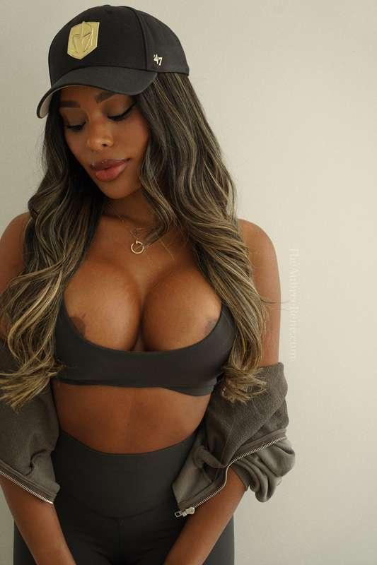 I think this sports bra is too small , night night daddies 💛