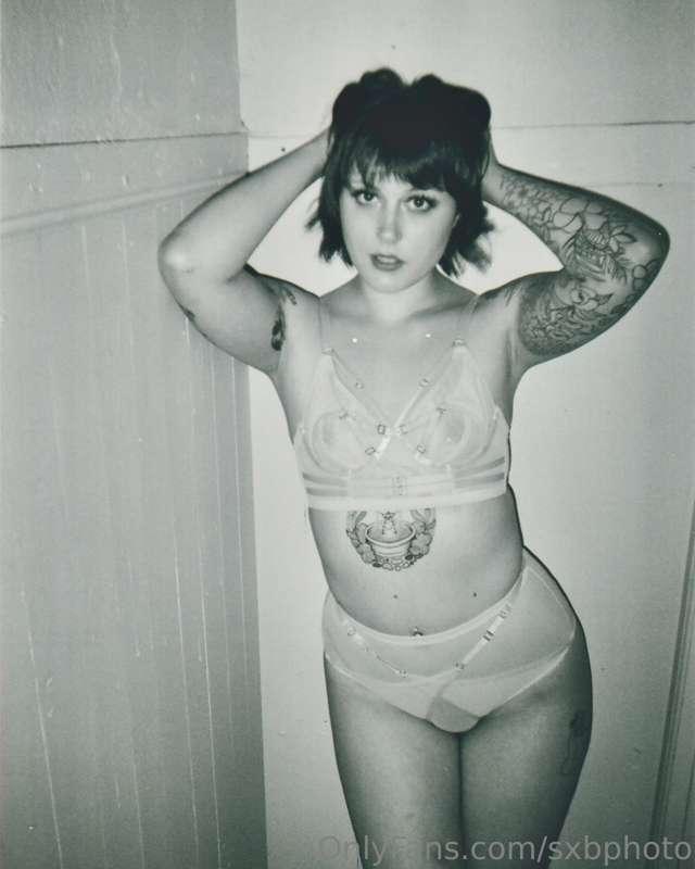 #SxBMonochrome photo gallery of @aziebugx in her pink on pin..