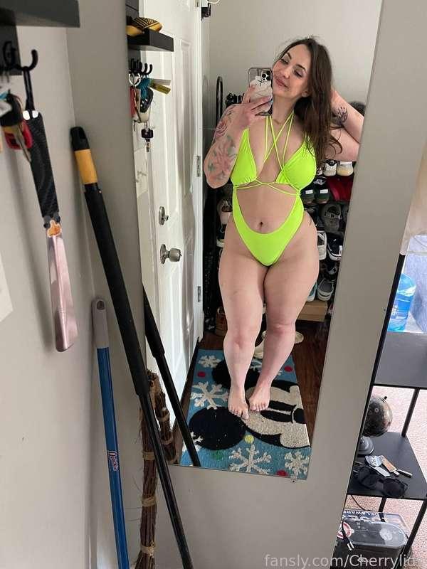 So... I'm ready for Summer!

#mommy #milf #pawg #swimsuit #bikini #bbw #curvy #chubby #busty #thighs