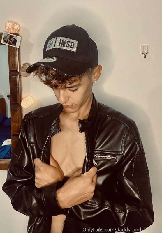 Daddy me saca fotitos.
 Les gustan? Quieren mas?