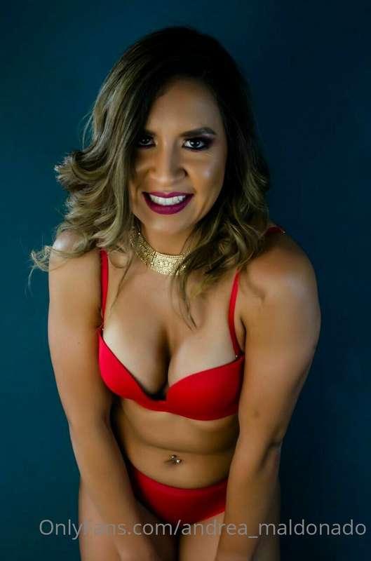 The lady in red 🌹 La dama de rojo 🌹