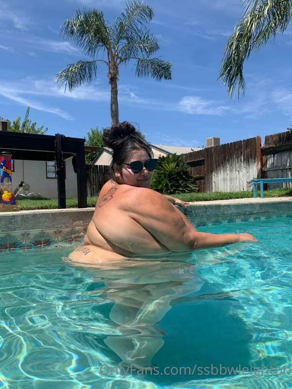 Imagine swimming with me in the morning💖