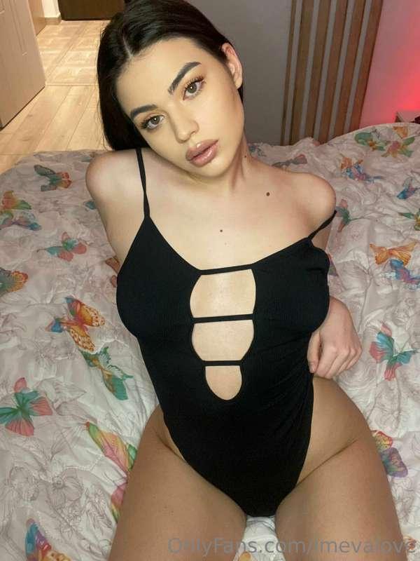 Feeling like a goddess in this new lingerie set 👑