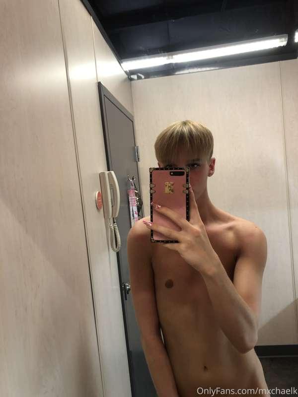 tanning bed fun 😈😉