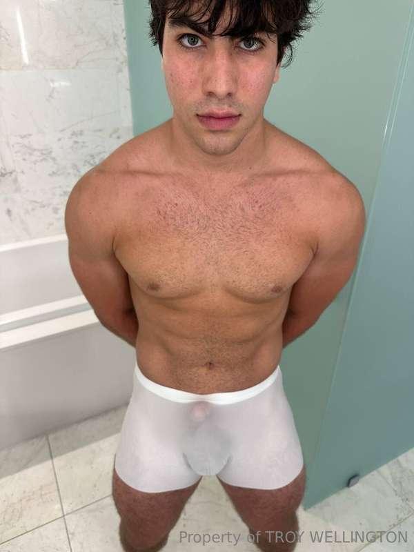 bet you can’t look away