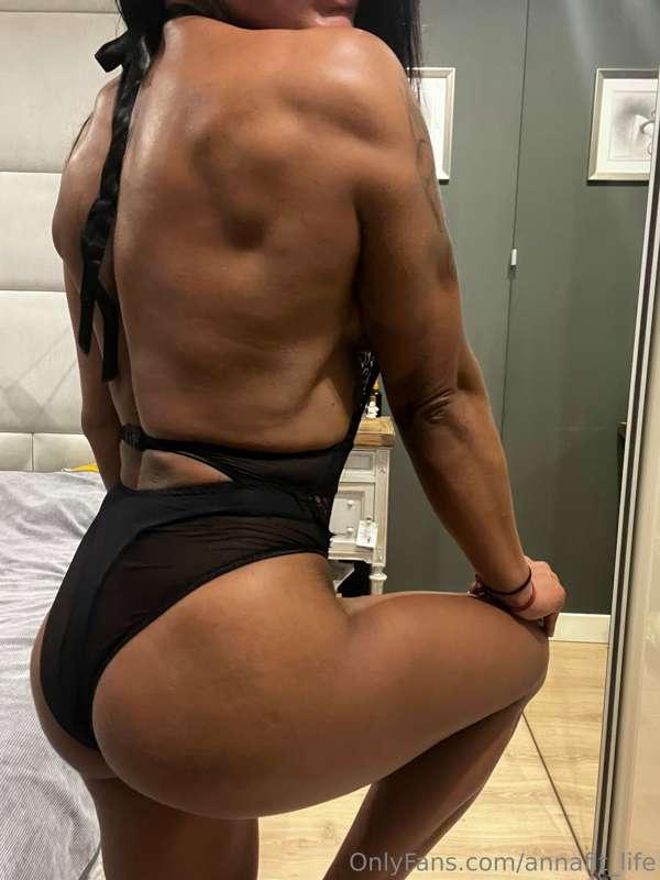 rate a fit girl like me from 1-10 🖤💪