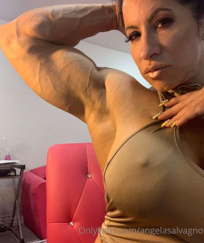 I know it’s a huge fetish so here’s a nice view of my veiny ..