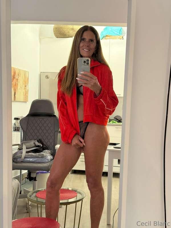 you’re not shy are you? prove it → @cheeryandsexy 