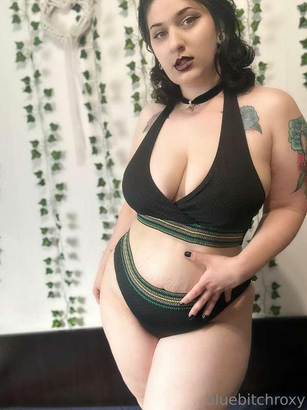 Wanna cum on my face and tits?