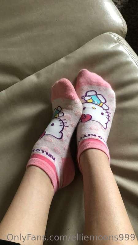 compilation of foot photos & clips ☺️ (socks, no socks, pedi..