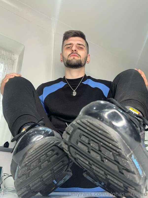 Clean my trainers up nice n good boy 😈