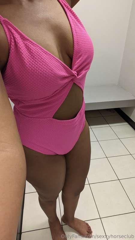 We went swimsuit shopping today and I found this cute pink o..